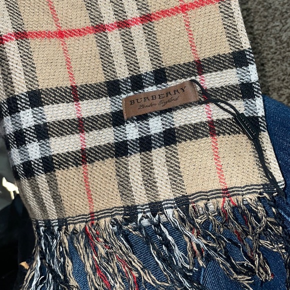 SOLD Burberry London England scarf. Worn once for an hour, in great condition!! - Picture 1 of 5